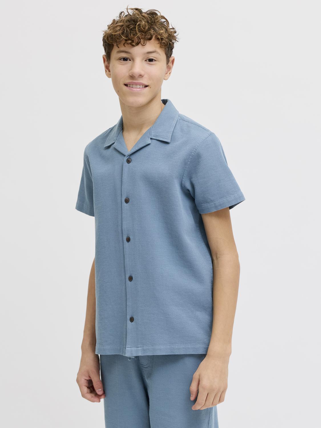 model_shot-front